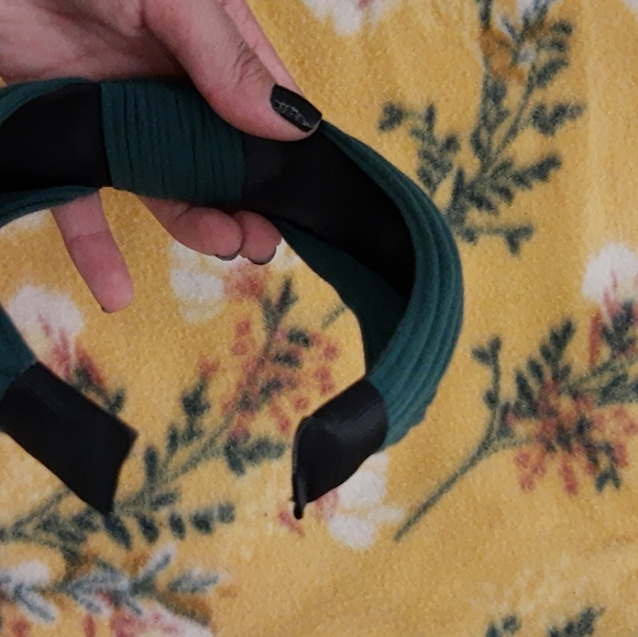 Green color headband for women - Picture 3 of 3